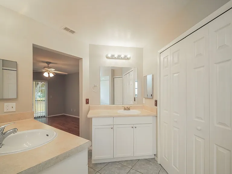 817 SW 9th Ave — Photo 12
