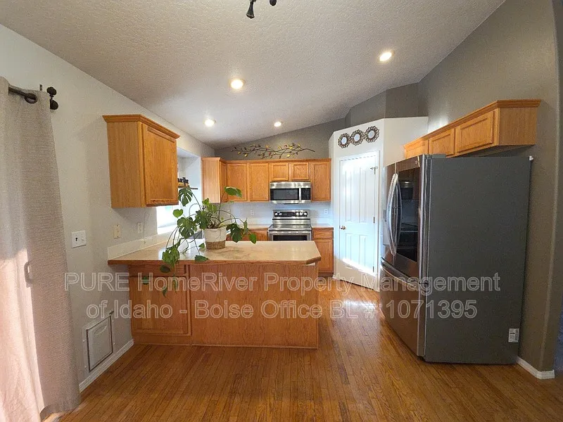 3 bed, 2.5 bath, 1467 sqft, $2,600 — Photo 4