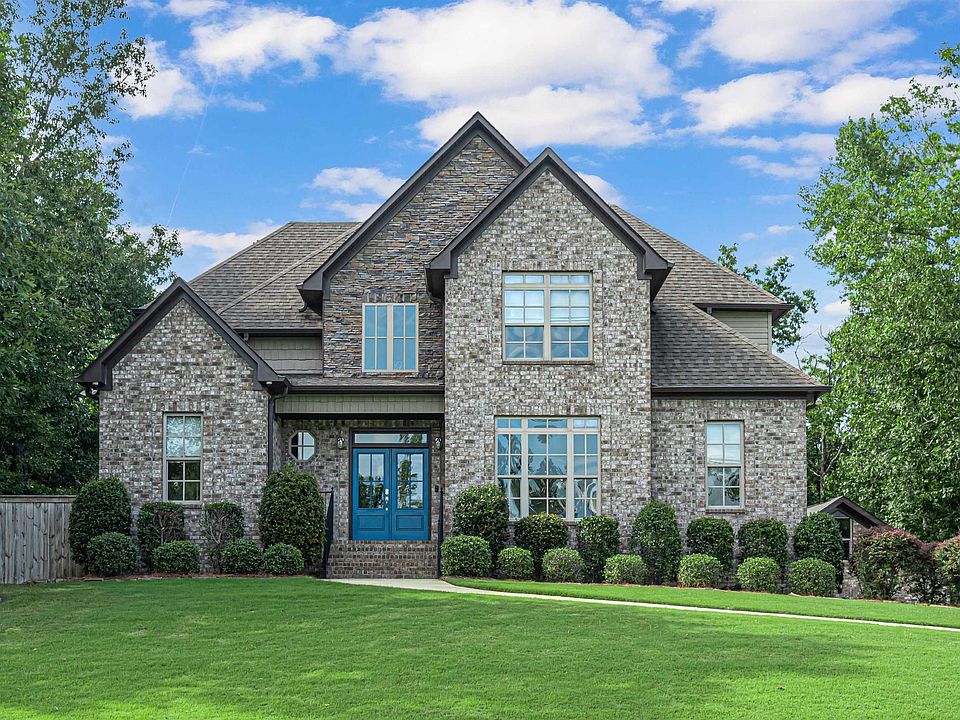 1st image of 340 Grey Oaks Dr