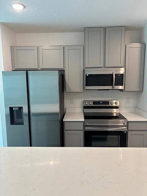 3 bed, 2.5 bath, 1647 sqft, $1,900 — Photo 3
