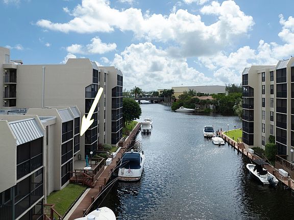 4th image of 8 Royal Palm Way #2050
