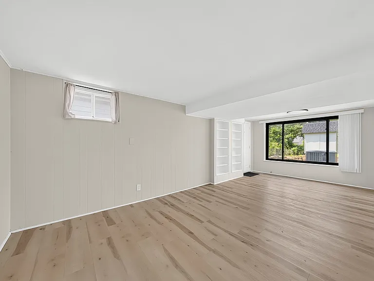 437 Warfield Ave — Photo 34