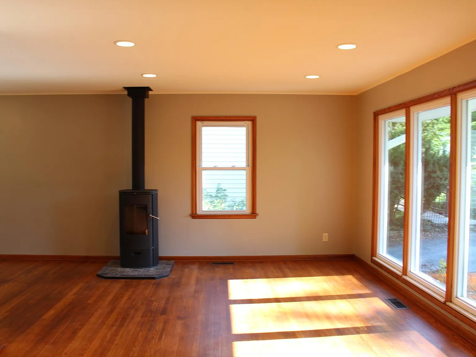 3 bed, 1912 sqft, $3,100 — Photo 3