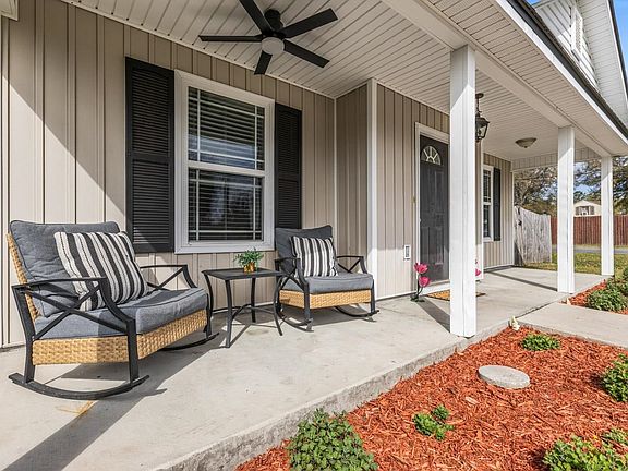 3rd image of 6 Ruby Ln