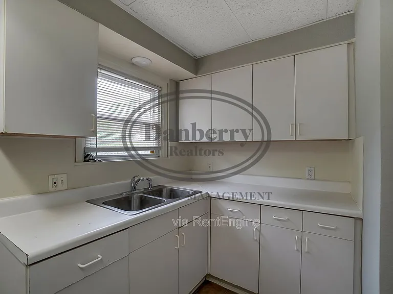 1017 Searles Rd — Photo 9