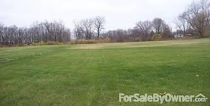 view/acreage
						:
						lot runs beyond the second set of trees