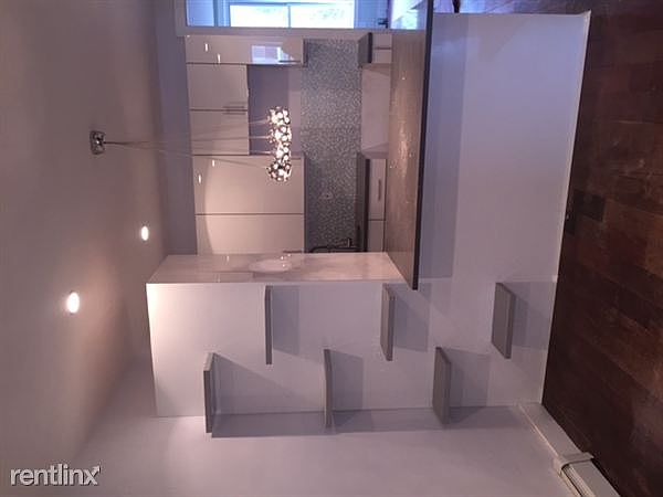733 kitchen2