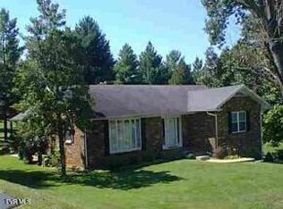 667 Golf Course Dr, Elizabethton, TN 37643
