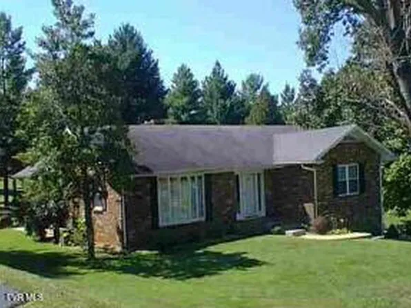 667 Golf Course Dr, Elizabethton, TN 37643