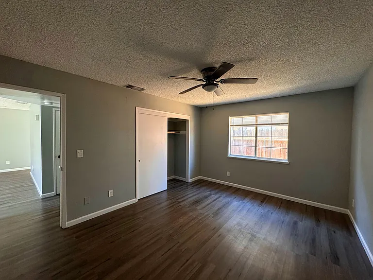 9733 N Loop Blvd #A — Photo 10