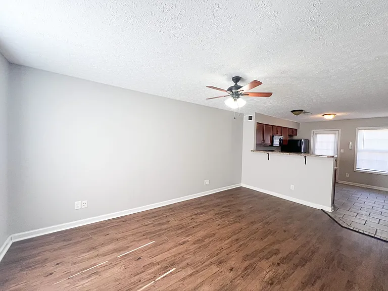 517 Patriot Park Ct #B — Photo 4