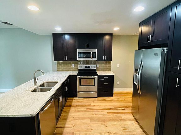 3rd image of 1234 N Logan St
