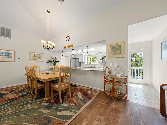 4th image of 2126 Egret Cir