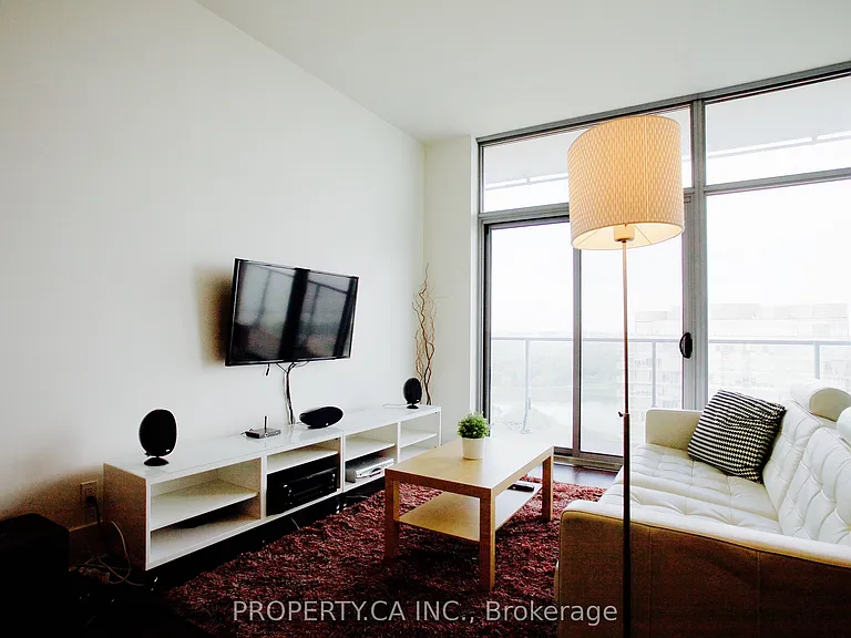 103 The Queensway #2815 — Photo 3