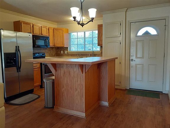 3rd image of 3715 Twin Oaks Ct