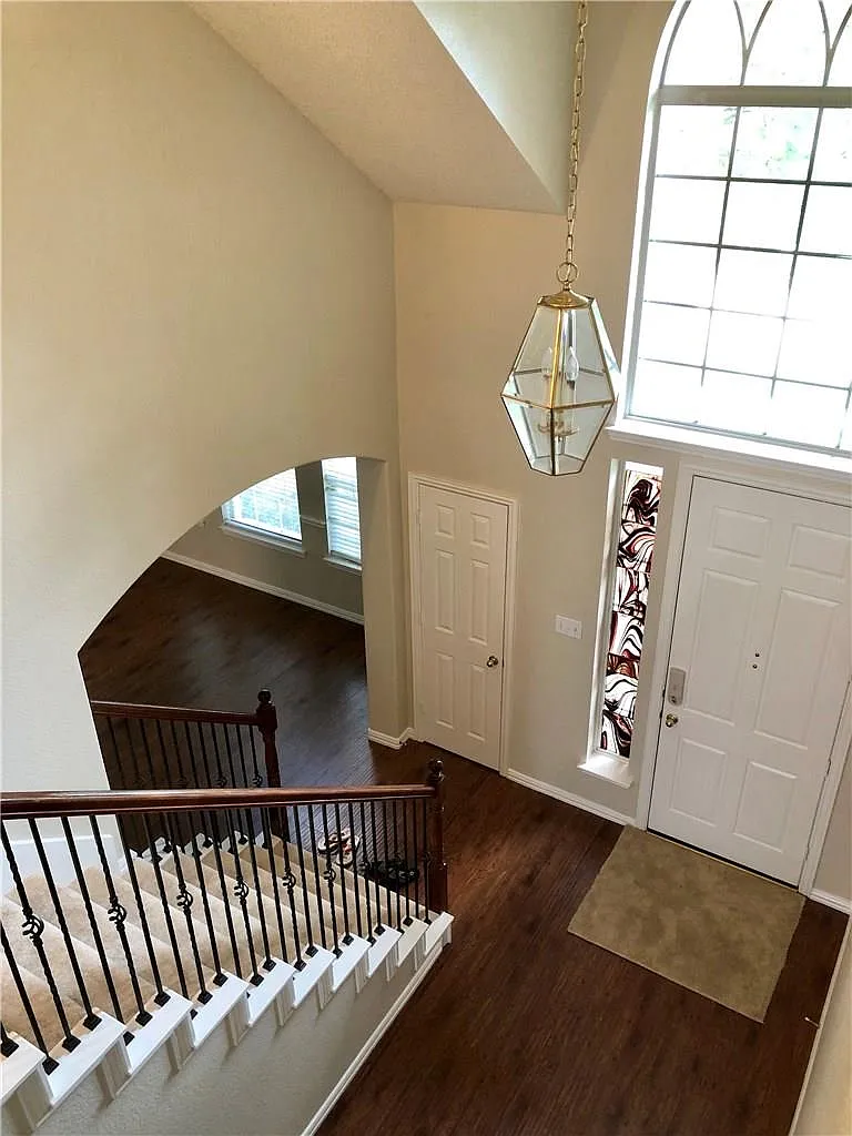 4 bed, 2938 sqft, $2,995 — Photo 2