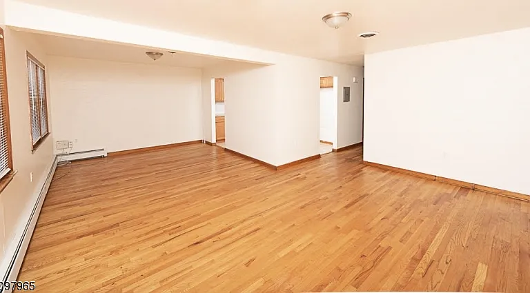 900 S Park Ave — Photo 4