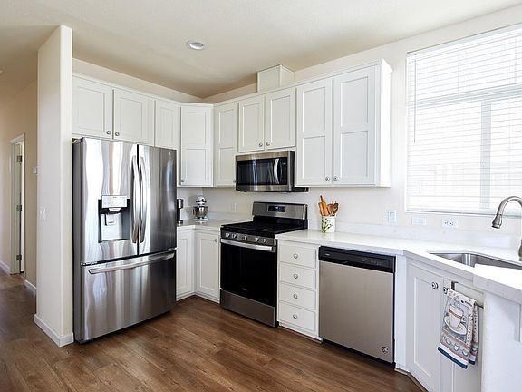 5th image of 576 Birchwood Drive