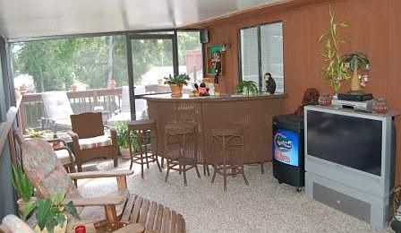 upstairs deck, screened in