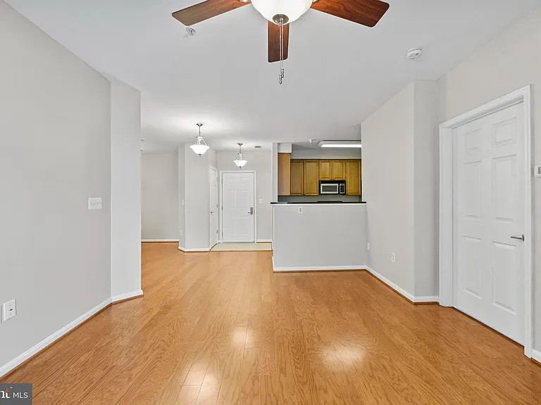 801 S Greenbrier St #215 — Photo 15