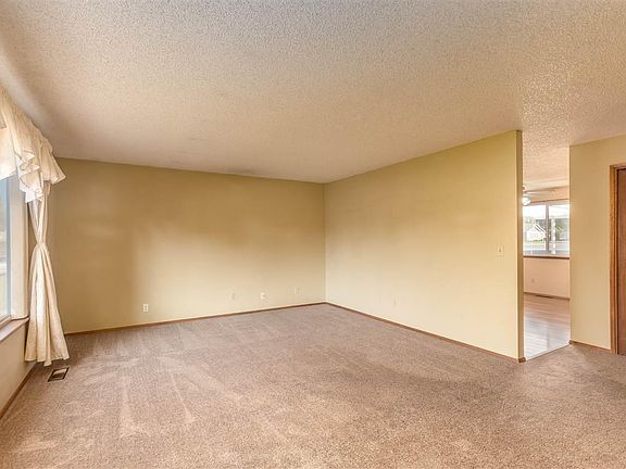4th image of 1039 W 27th Ave