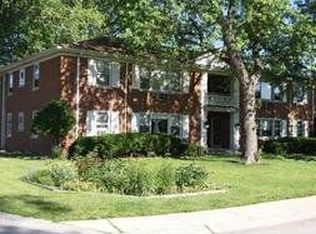 2050 Parkside Dr APT 1A, Park Ridge, IL 60068
