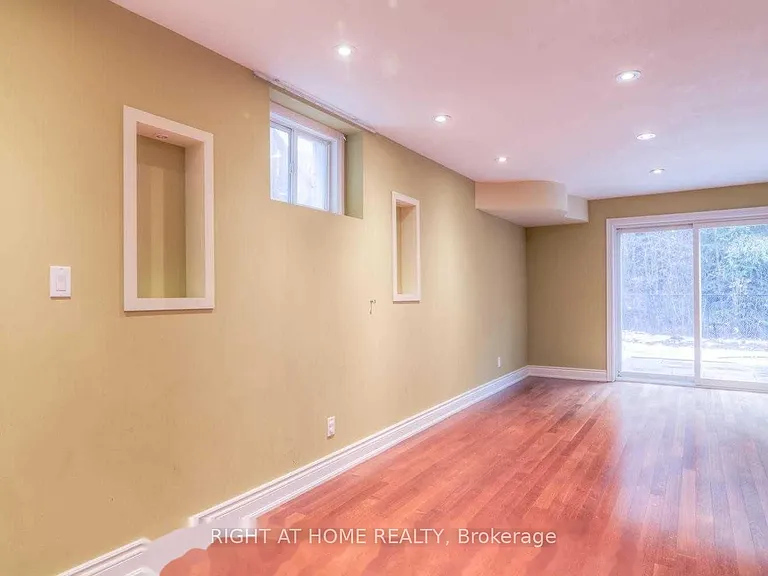 142 Ner Israel Dr #LOWER — Photo 17