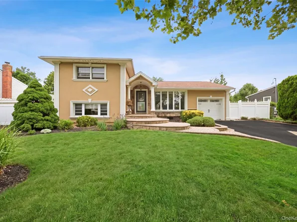 5 Delaware Avenue, Commack, NY 11725