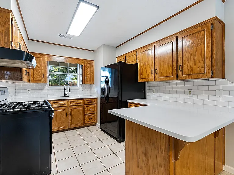 37 Pond St — Photo 18