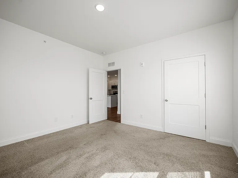 231 Walton Ave #402 — Photo 17