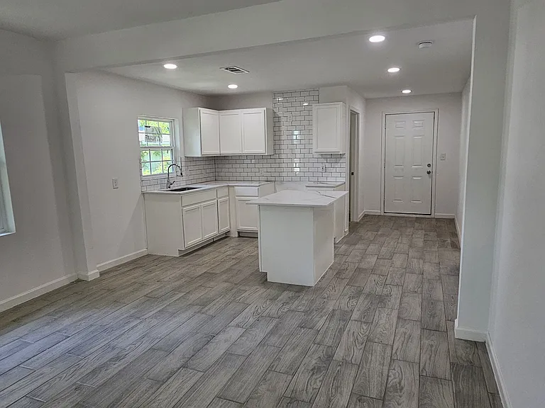 8125 Easton St — Photo 22