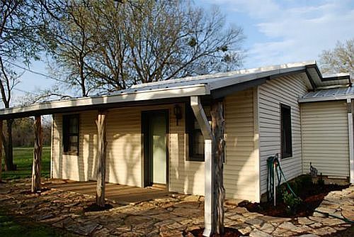 1st image of 704 S Brazos Ave