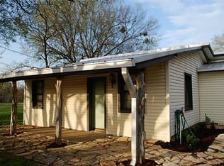 704 S Brazos Ave, Cleburne, TX 76031