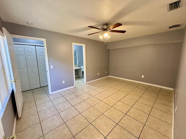 2725 Fan Palm Dr #B — Photo 4
