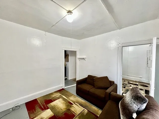 31 Thacher St #5R — Photo 7