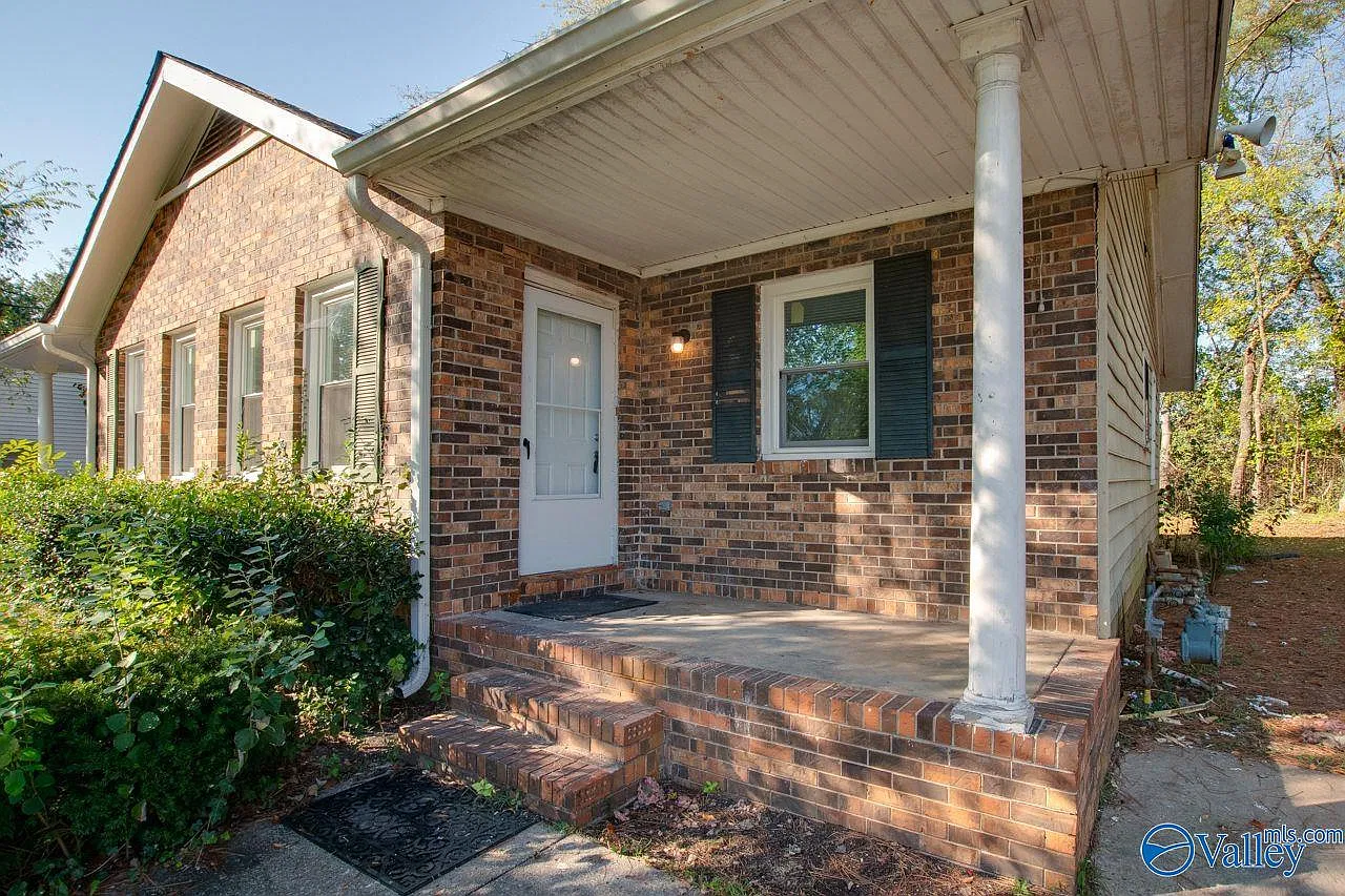 2 bed, 1.0 bath, 773 sqft, $850 — Photo 3