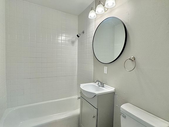 3rd image of 510 Holladay Dr #108