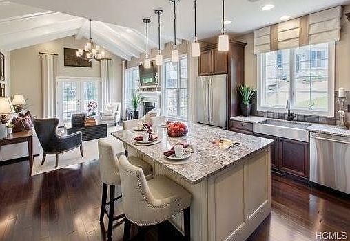 1st image of 25 Deforest Dr