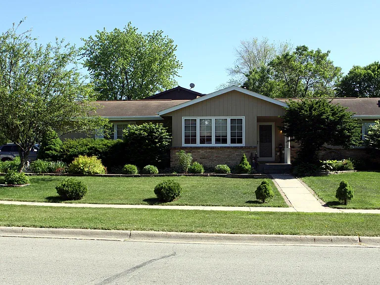 2719 Hoover Ave — Photo 4