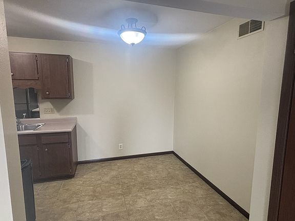 3rd image of 1902 Canterbury Dr APT 7