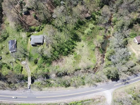 22 Wolfe Ln, Fayetteville, WV 25840