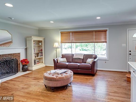 4th image of 3915 Carolyn Ave