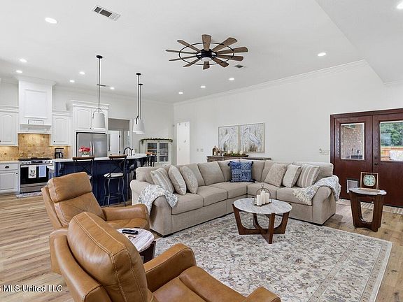 5th image of 112 Meadow Pointe Cv
