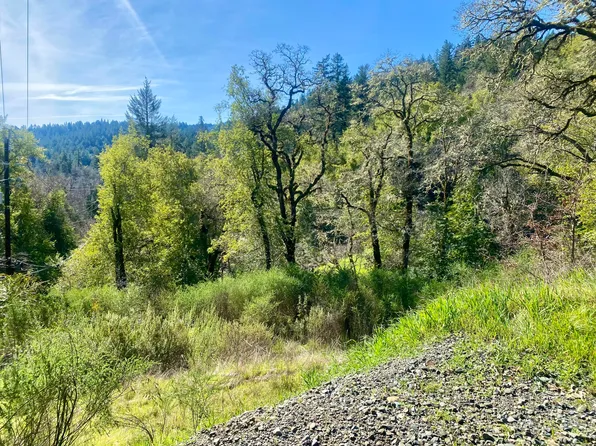 90 Oakcrest Ct, Garberville, CA 95542