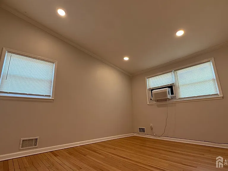 56 Grace Dr — Photo 14