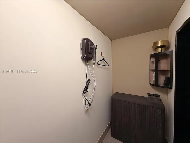 920 SW 50th Ave — Photo 36