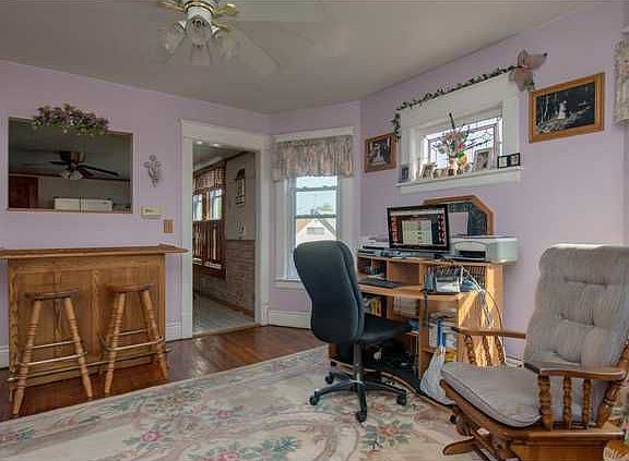 4th image of 152 Kenefick Ave