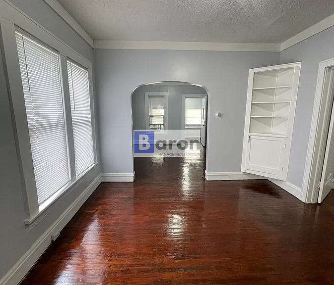 2417 Linden Ave #1 — Photo 4