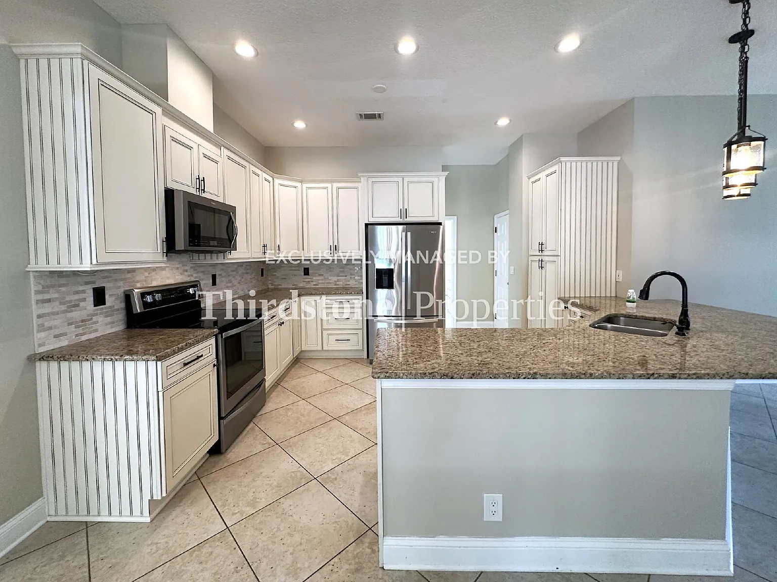 Private Pool Home in the Heart of Mandarin — Photo 4