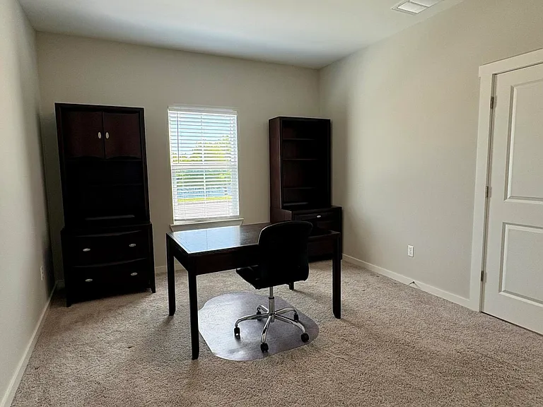 2413 Rushes Ave — Photo 12